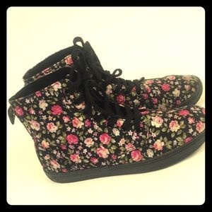 Dr. Marten Floral Hackney Size 8 Cloth Vegan Boots